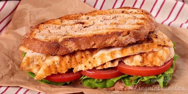 carrito de sandwich de pollo frito para eventos